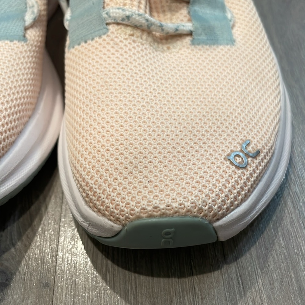 On W Cloudeasy Sneakers - Picture 14 of 16